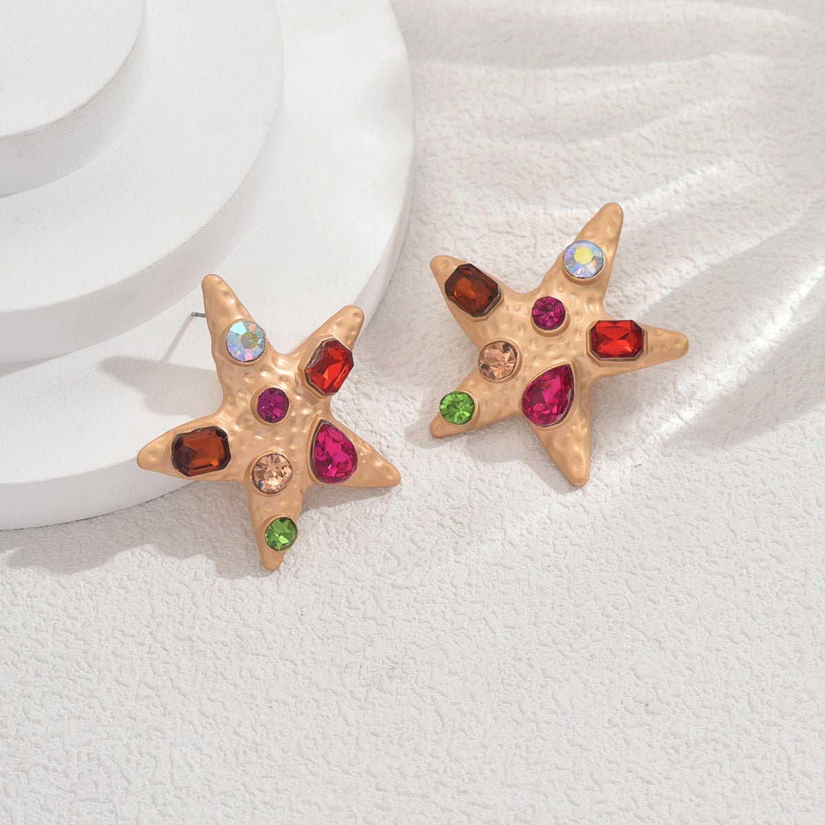Pendientes de tuerca de aleación de zinc en forma de estrella de moda con incrustaciones de diamantes de imitación para mujer, diseño geométrico con postes de acero inoxidable