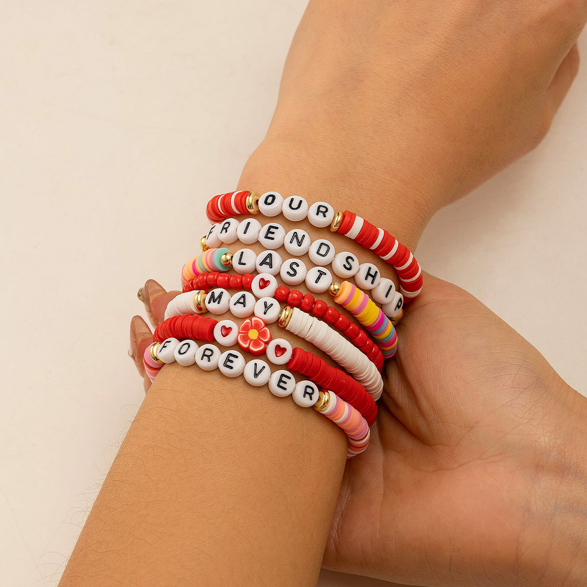 Bracciale da donna in argilla polimerica a forma di lettera in stile bohémien con finitura placcata