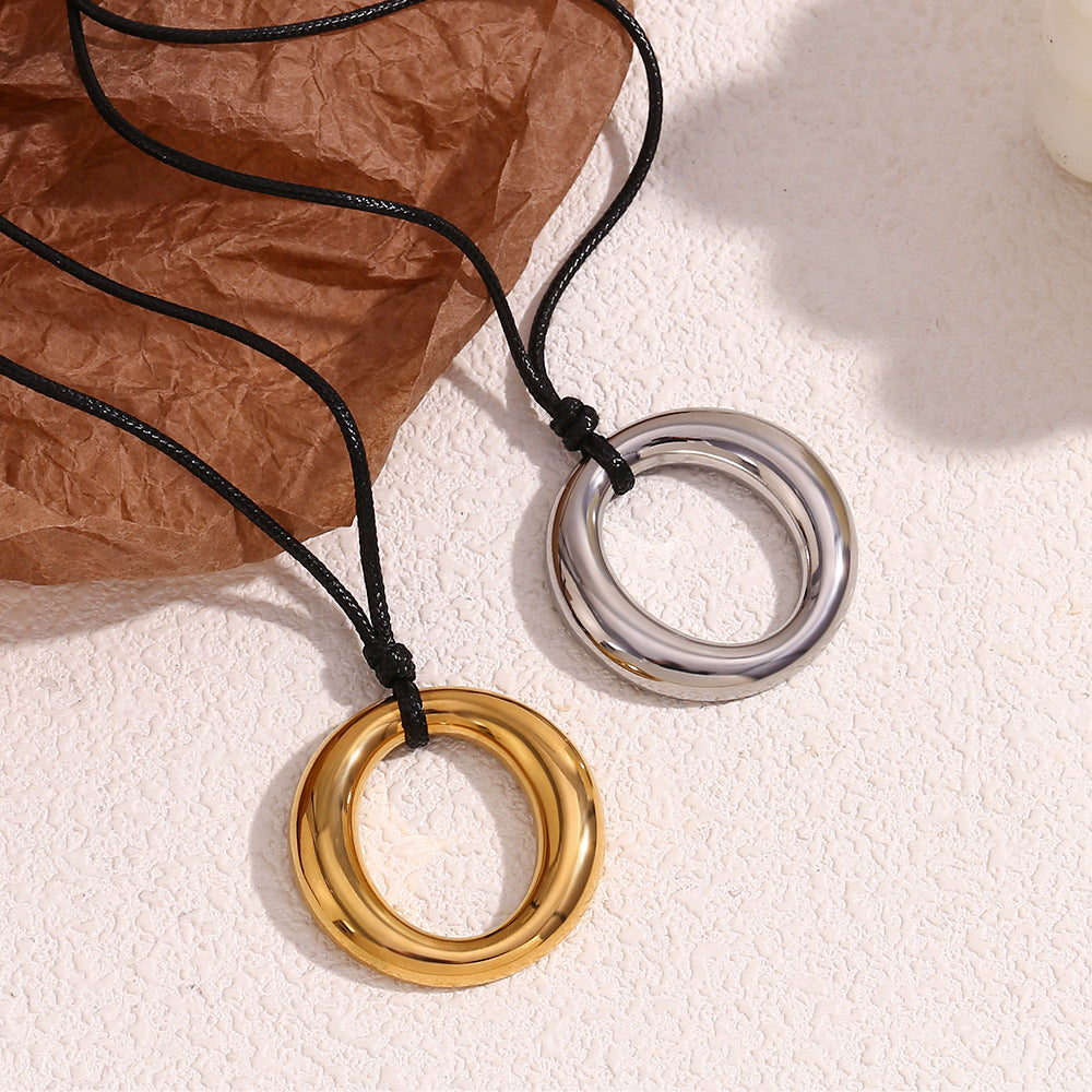 Collar minimalista geométrico de acero inoxidable chapado en oro de 18 quilates con colgante de aro para mujer