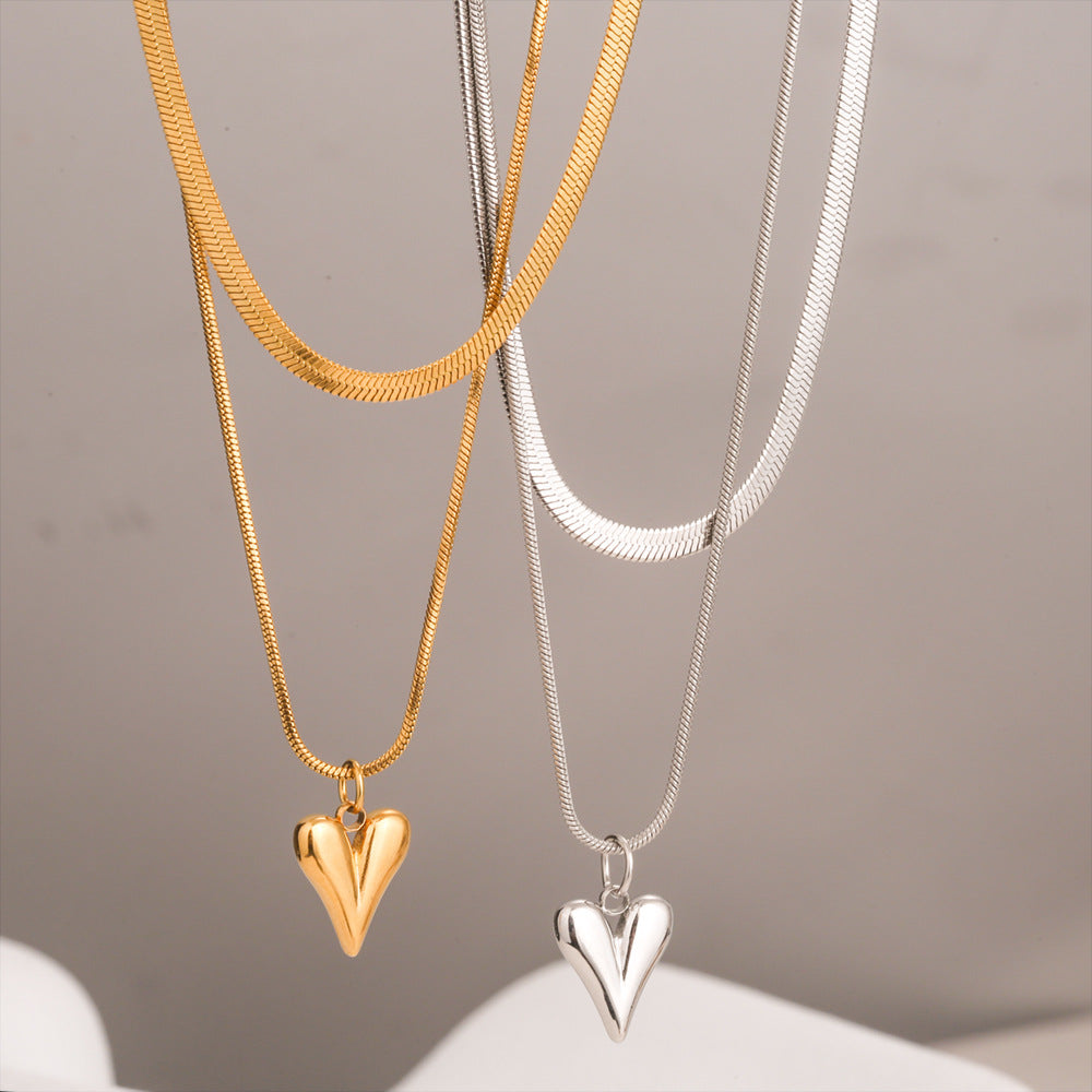 Collar minimalista de doble capa con colgante de corazón para mujer, cadena de serpiente de acero inoxidable con dije de acero de titanio y acabado chapado