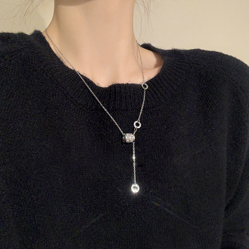 Collana con Ciondolo Minimalista a Forma di Coniglio in Acciaio al Titanio con Finitura Placcata Oro per Donna e Uomo, Delicata Catena alla Clavicola per Maglioni