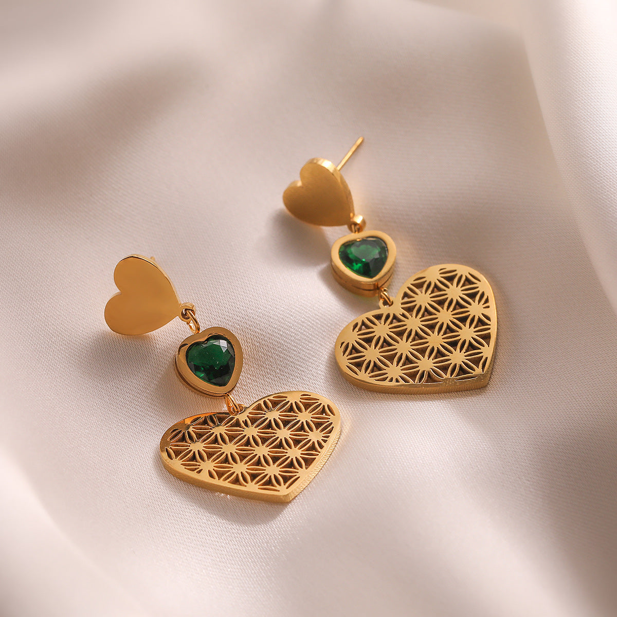 Minimalist Hollow Heart-Shaped Titanium Steel Earrings with 18K Gold Plating for Women Vintage Elegant Fashion Jewelry