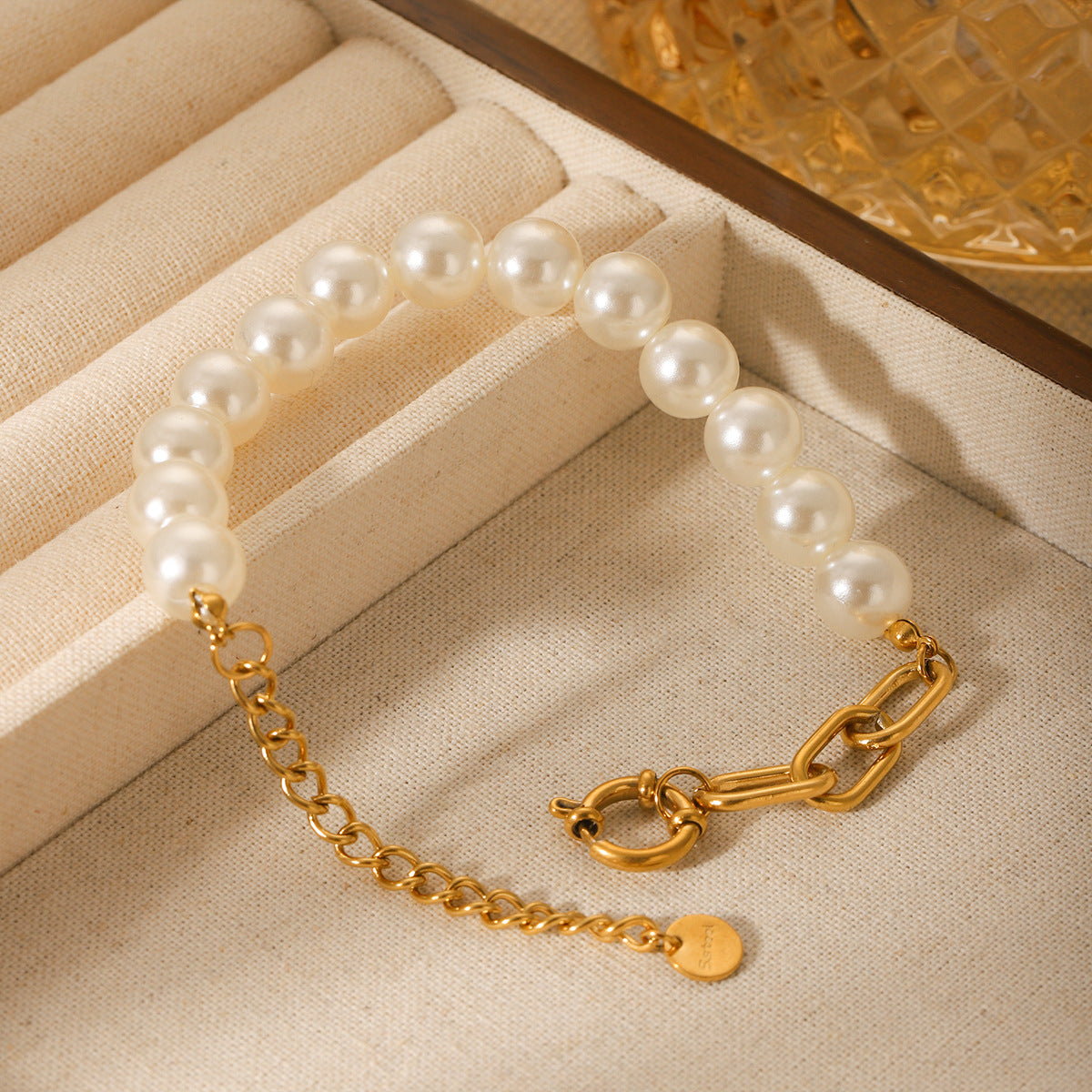 Elegante Bracciale da Donna a Perle con Maglie a Croce Geometrica in Acciaio Inossidabile Placcato Oro 18K
