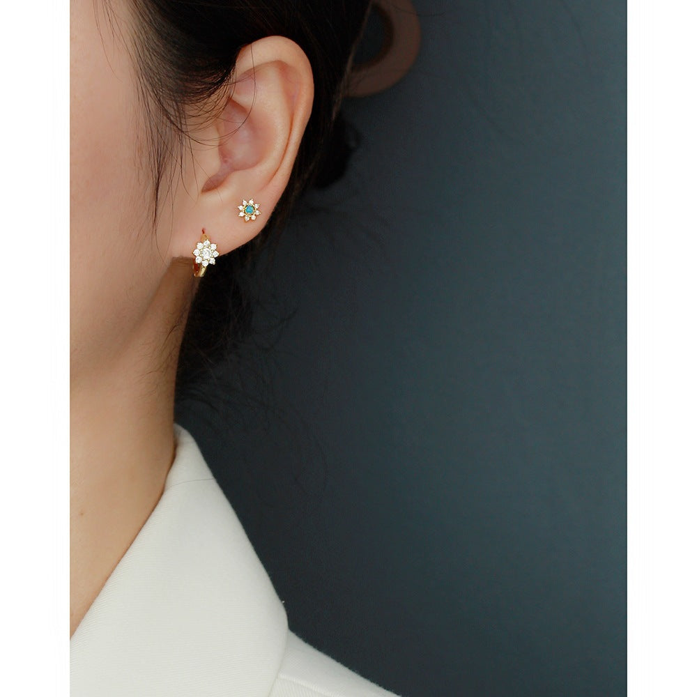 Minimalist Floral Silver Stud Earrings with Rhinestone Inlay for Women S925 Sterling Silver Daisy Design Lightweight Luxury Ear Jewelry