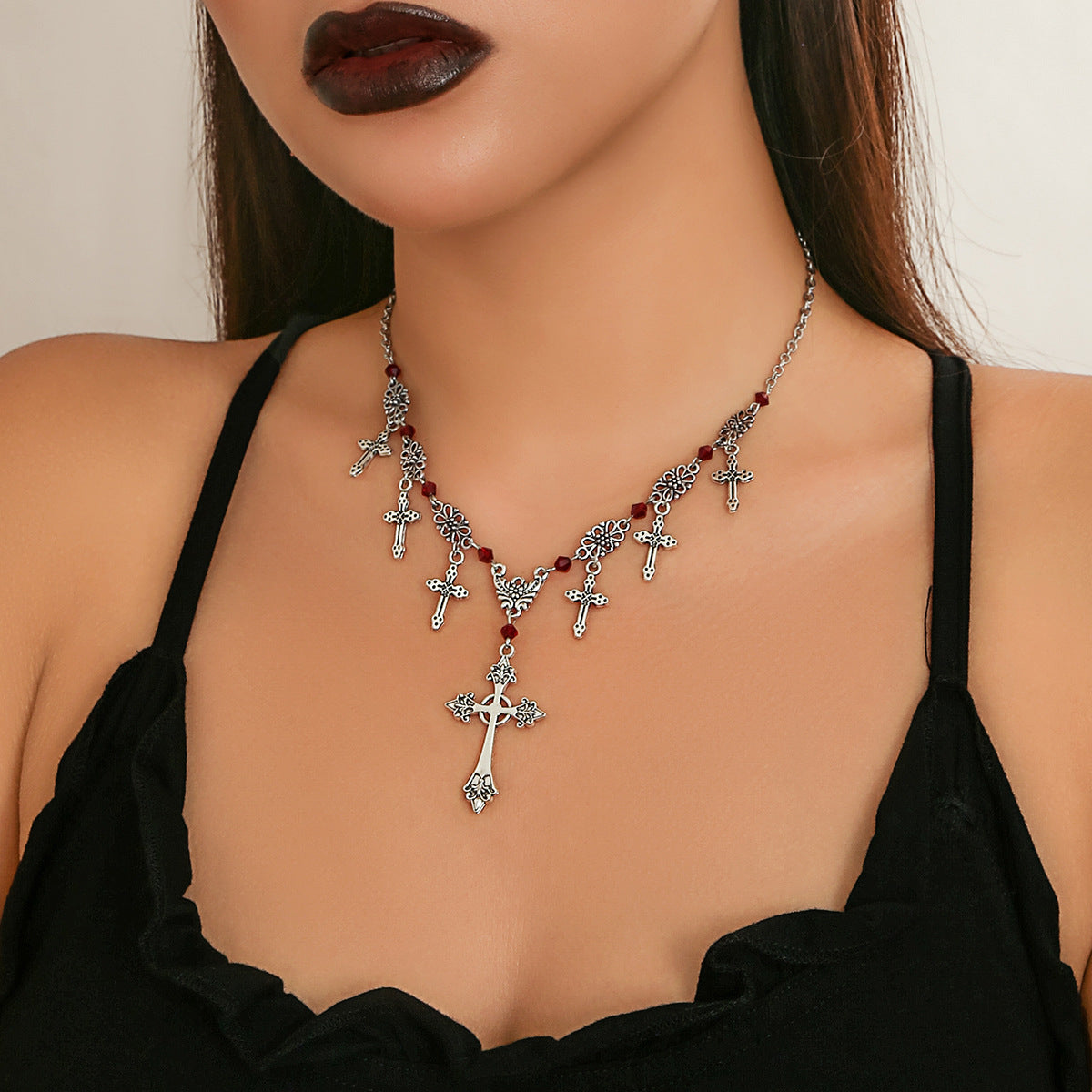 Collana Girocollo a Strati Stile Gotico con Croce Pendente da Donna, con Nappe e Spine in Lega