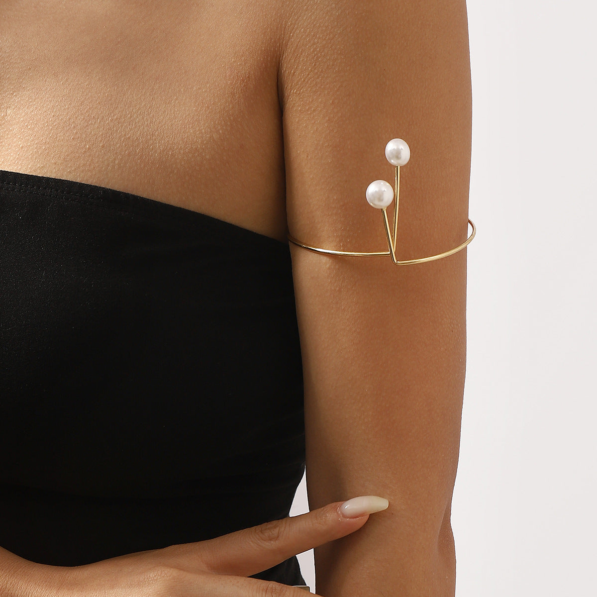 Brazalete Geométrico Minimalista de Hierro con Detalles de Perlas Simuladas para Mujer