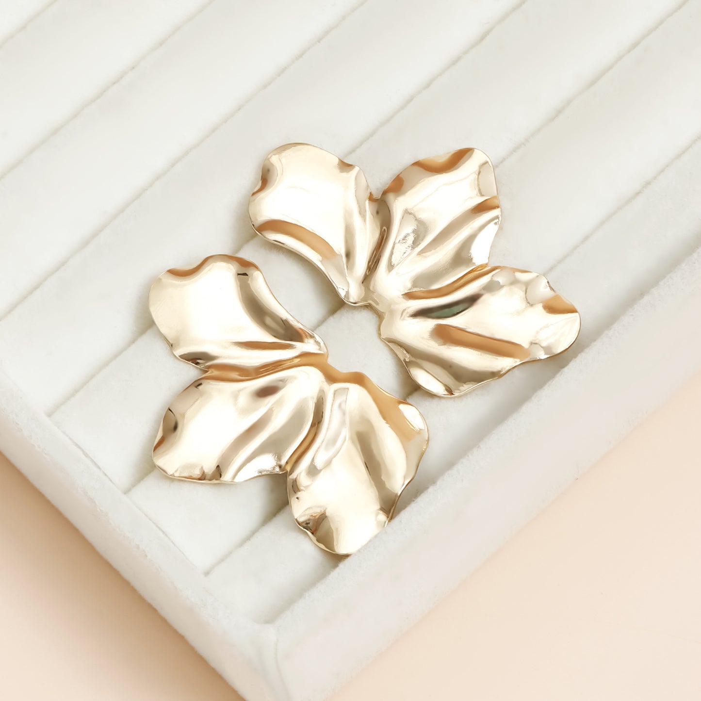 Vintage Geometric Zinc Alloy Earrings with Polished Leaf Design for Women