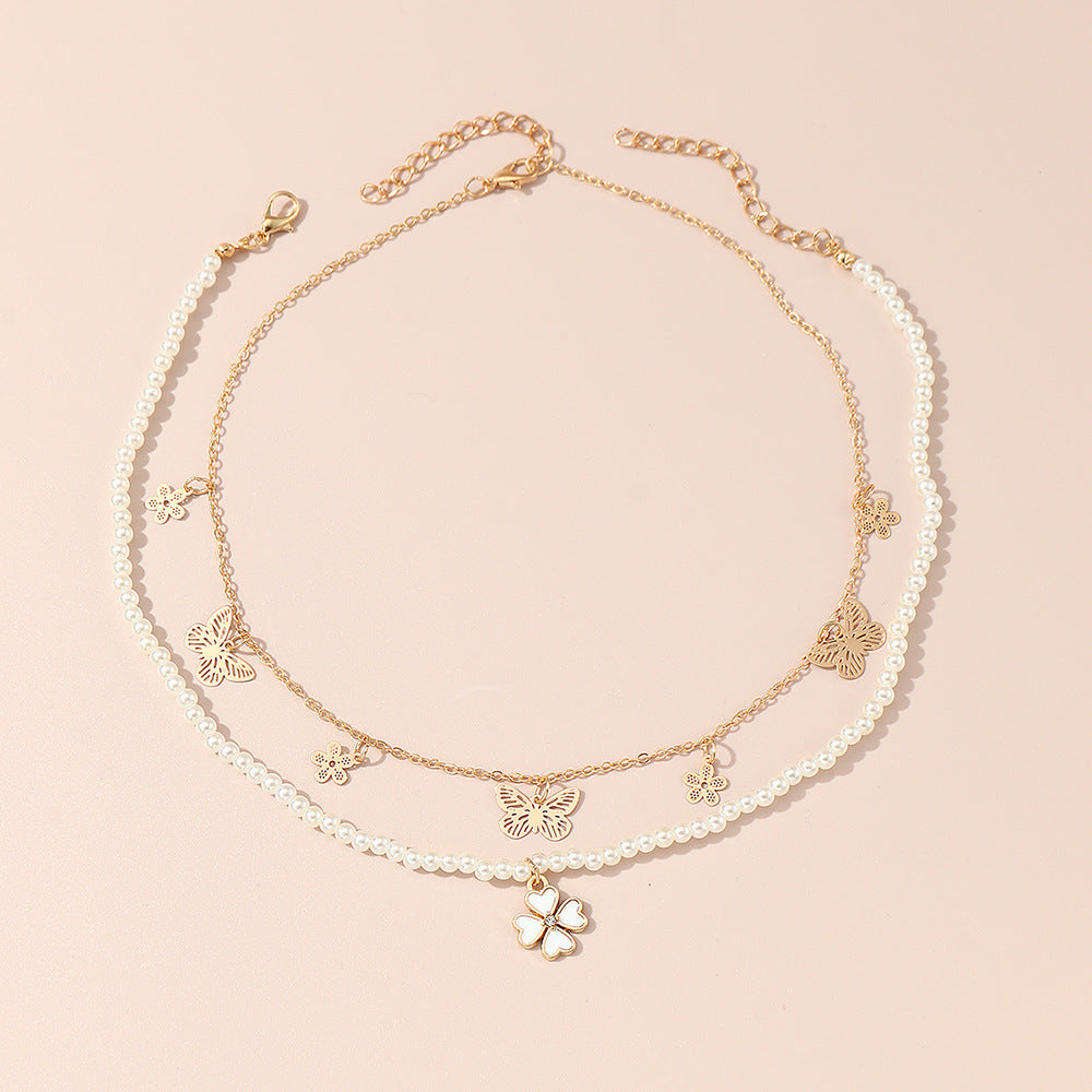Collar minimalista de aleación con forma de mariposa y cadena de perlas para niñas de 6 años en adelante, collar con colgante de trébol de cuatro hojas y cuentas