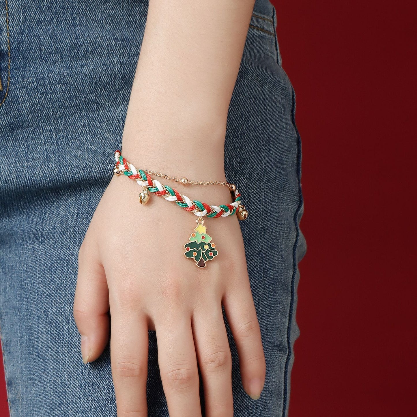 Pulsera con dije de árbol de Navidad de diseño original con acabado esmaltado y banda de cuerda tejida de doble capa para mujeres y hombres