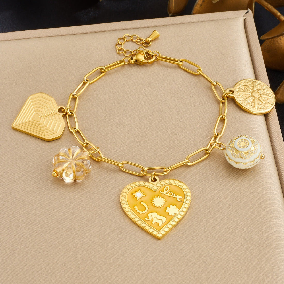 Vintage Elegant Heart Gold Plated Stainless Steel Pendant Bracelet for Women