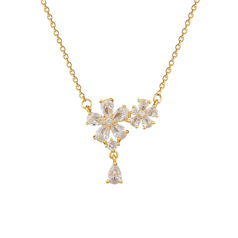 Sweet Elegant Five-Leaf Flower Plant Shape Cubic Zirconia Inlaid Titanium Steel Necklace for Unisex