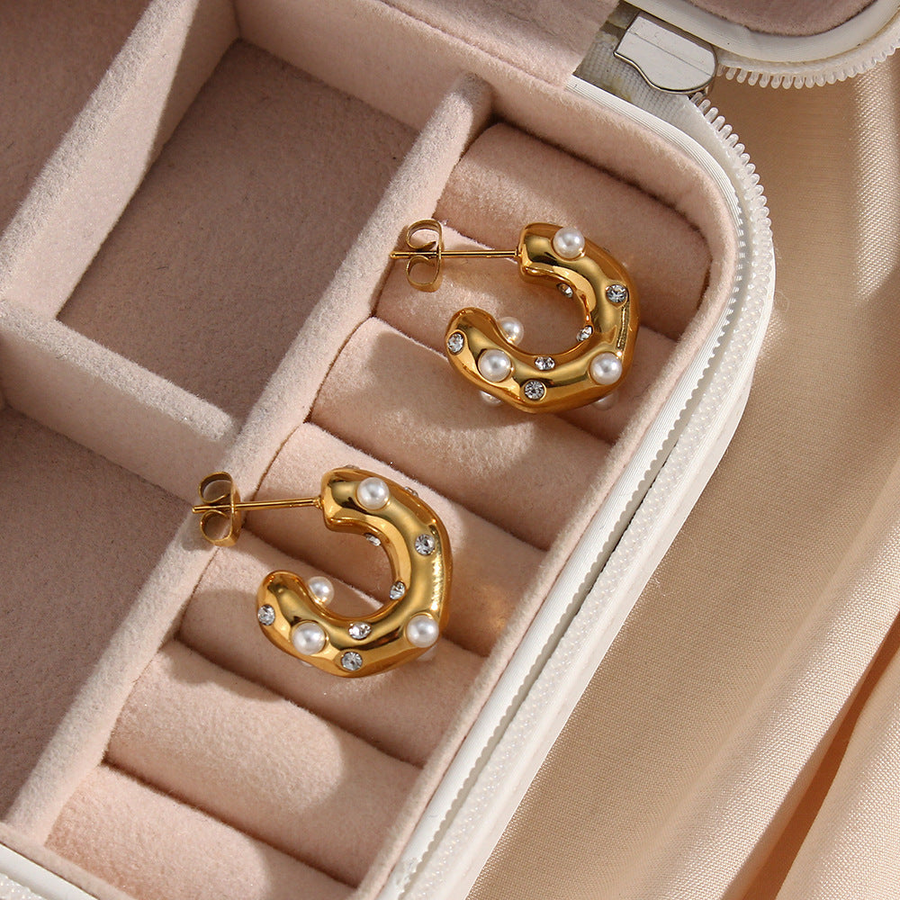 Orecchini a Cerchio a C Geometrici alla Moda in Acciaio Inossidabile con Placcatura in Oro 18K, Strass e Intarsio di Perle da Donna