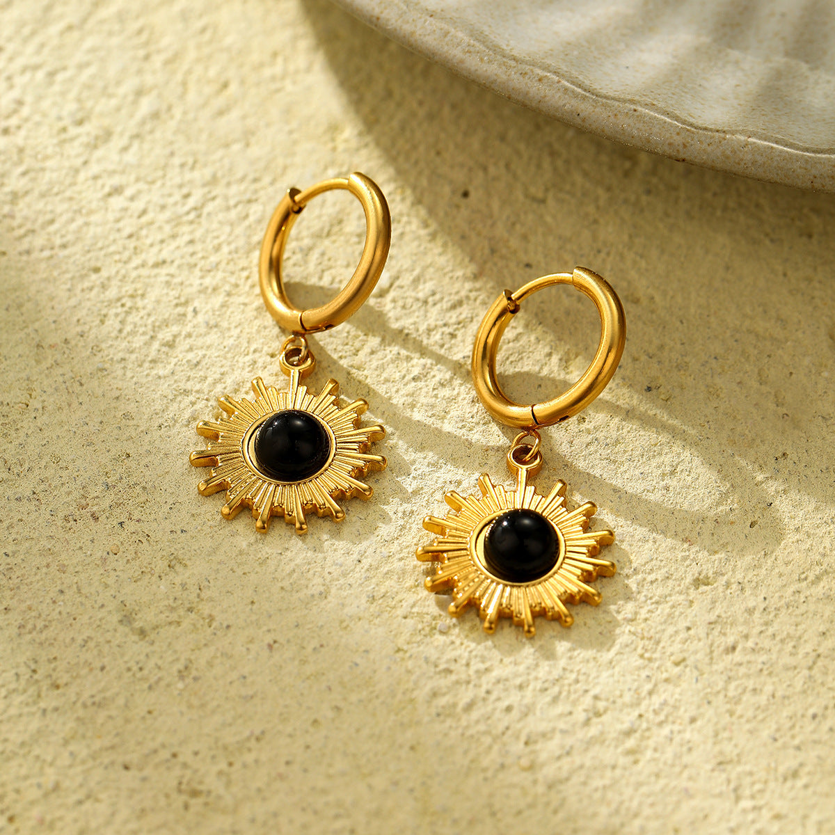 Pendientes de acero de titanio con forma de girasol vintage, incrustaciones de piedra natural y acabado chapado para mujer