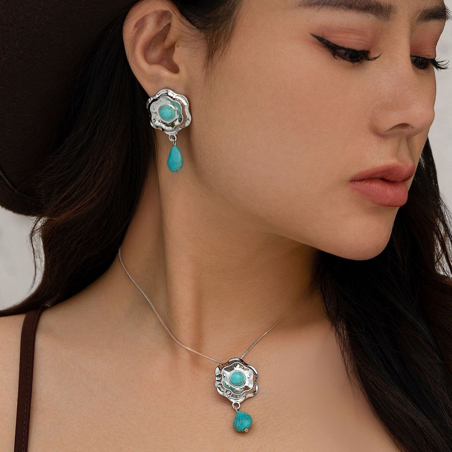 Elegant Multi-Layer Alloy Teardrop Geometric Floral Pendant Necklace Set