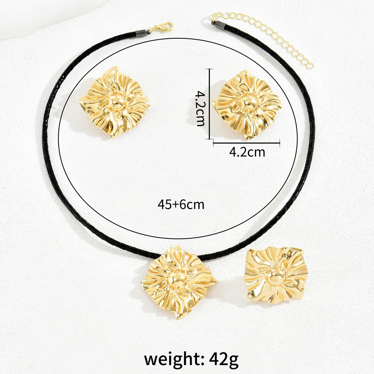 Conjunto de joyas de aleación chapadas en oro de 18 quilates de lujo ligero con elementos de triángulo y anillo para mujer