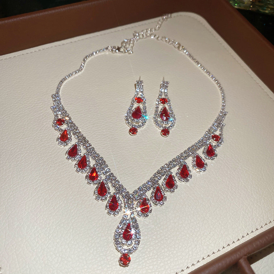 Set Collana con Pendente a Goccia di Lusso con Intarsi di Strass da Donna, Catena Leggera in Rame e Orecchini a Goccia in Lega, Gioielli alla Moda Minimalisti per la Clavicola