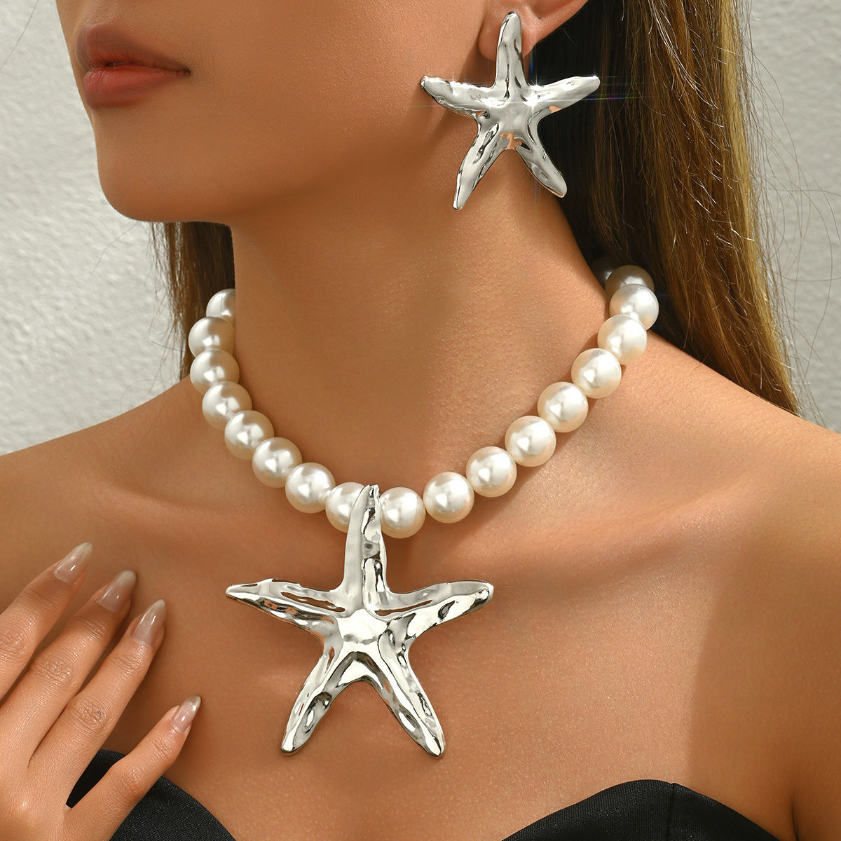 Collana e orecchini a forma di stella marina alla moda da donna con ciondolo in lega e perle d'acqua dolce su catena a sfere