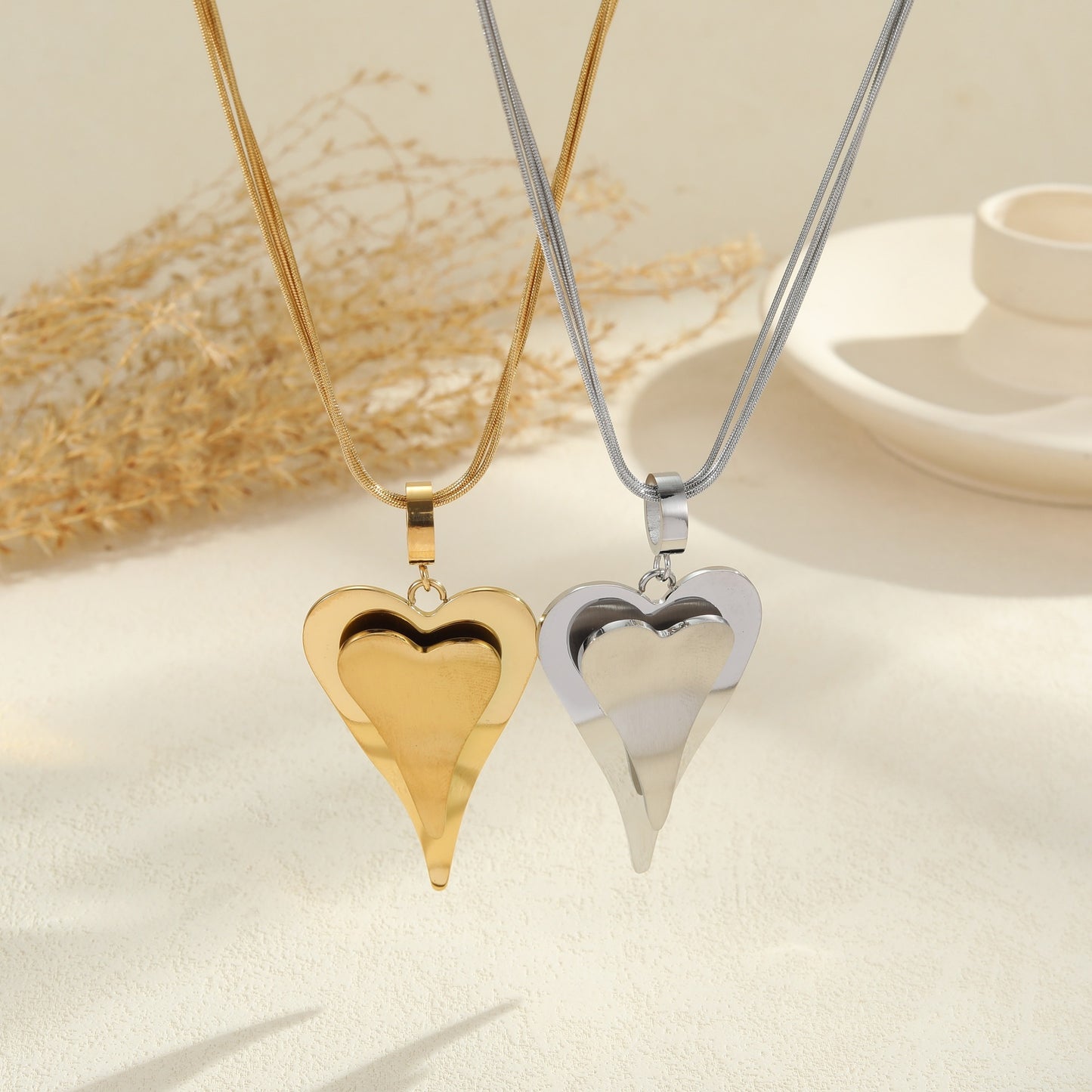 Collar de cadena de serpiente de doble corazón de moda en acero inoxidable con acabado chapado para mujer