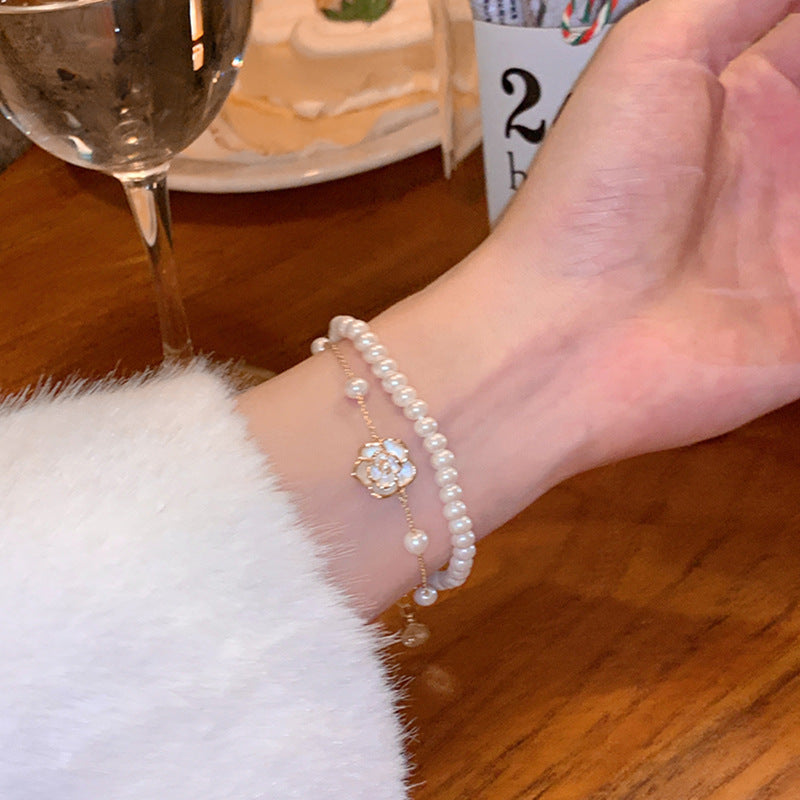 Elegante pulsera de perlas con diseño de doble capa y camelias para mujer, joyería floral hecha a mano de estilo lujoso