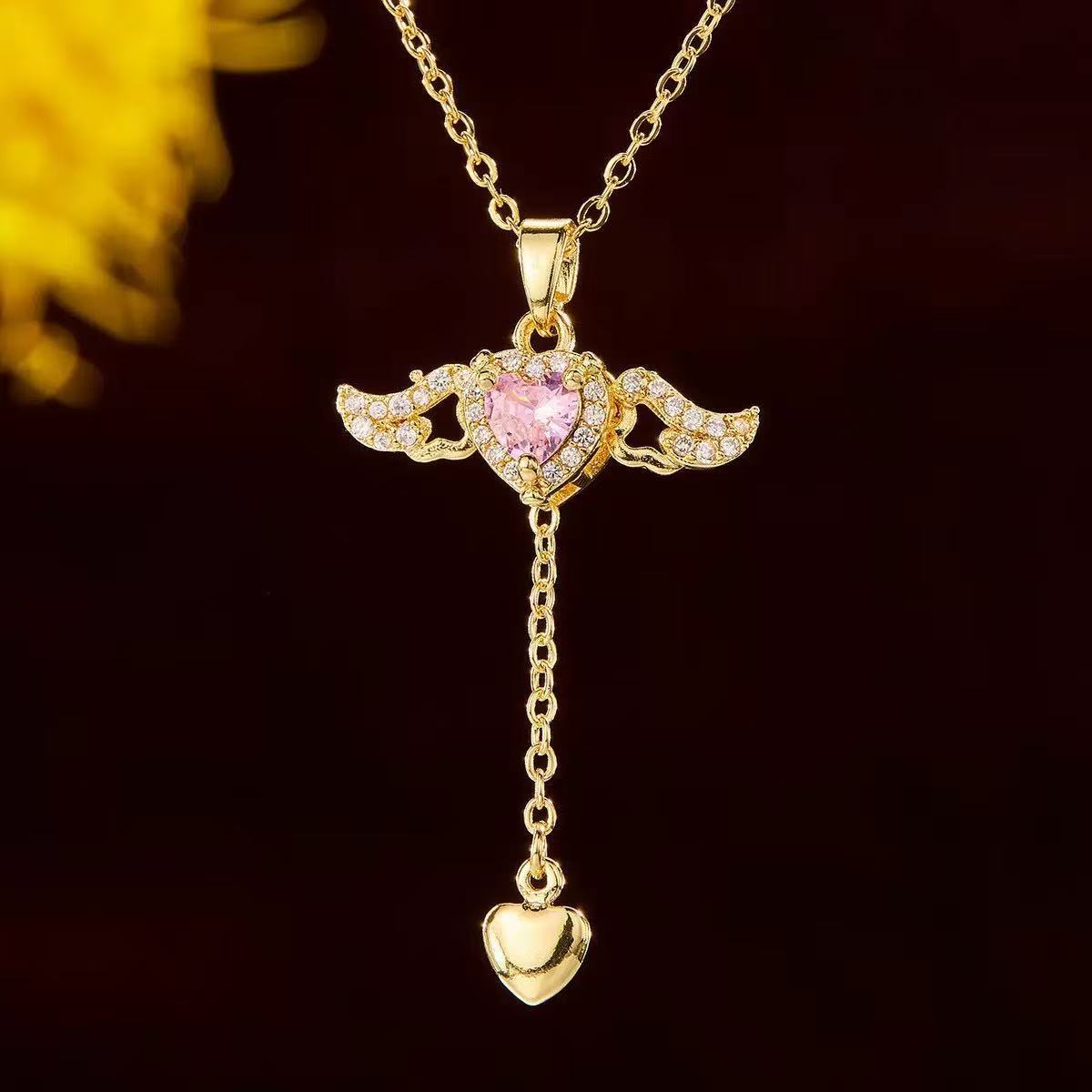 Collana Unisex con Pendente a Cuore Alato Movibile Minimalista di Lusso Leggero in Rame Geometrico con Zirconi e Catena a Croce in Acciaio al Titanio