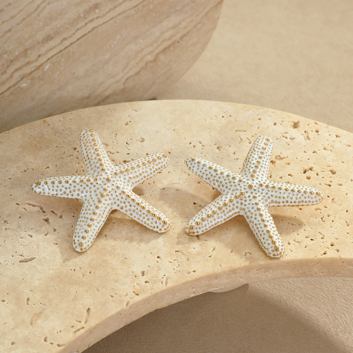 Collana con pendente a forma di stella marina alla moda a tema oceano in acciaio inossidabile con finitura placcata da donna
