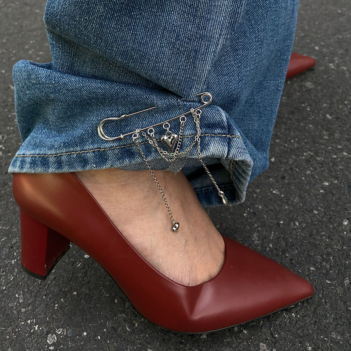 Broche perlado con nudo de lazo estilo Ins y forma de corazón con borla y cadena para mujer