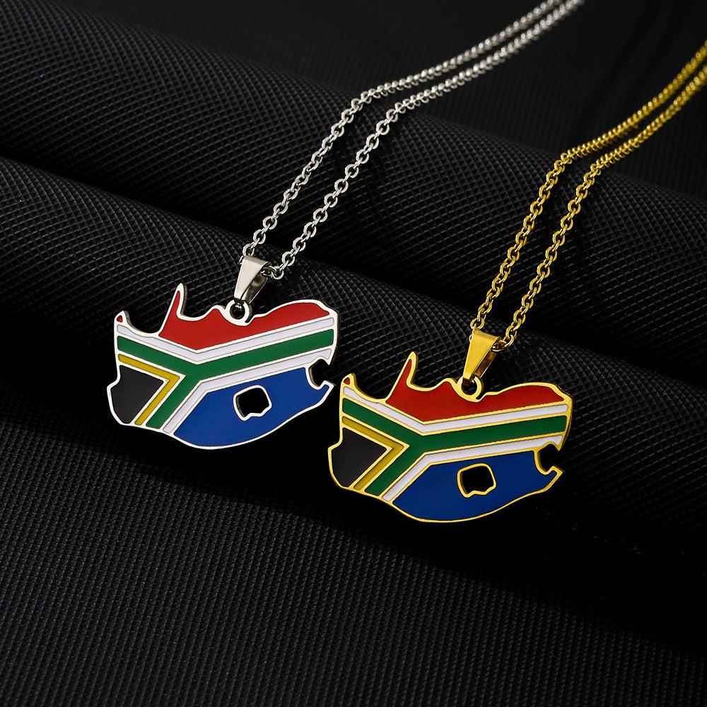 Collana Pendente Mappa del Sudafrica Stile Etnico Geometrico in Acciaio Inox con Finitura Smaltata Unisex