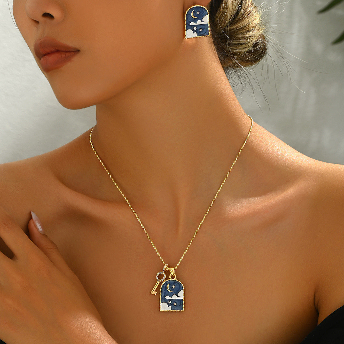 Fashionable Women's Tarot Pendant Necklace Set with Rhinestone Inlay and Enamel Detailing on Geometric Long Clavicle Chain