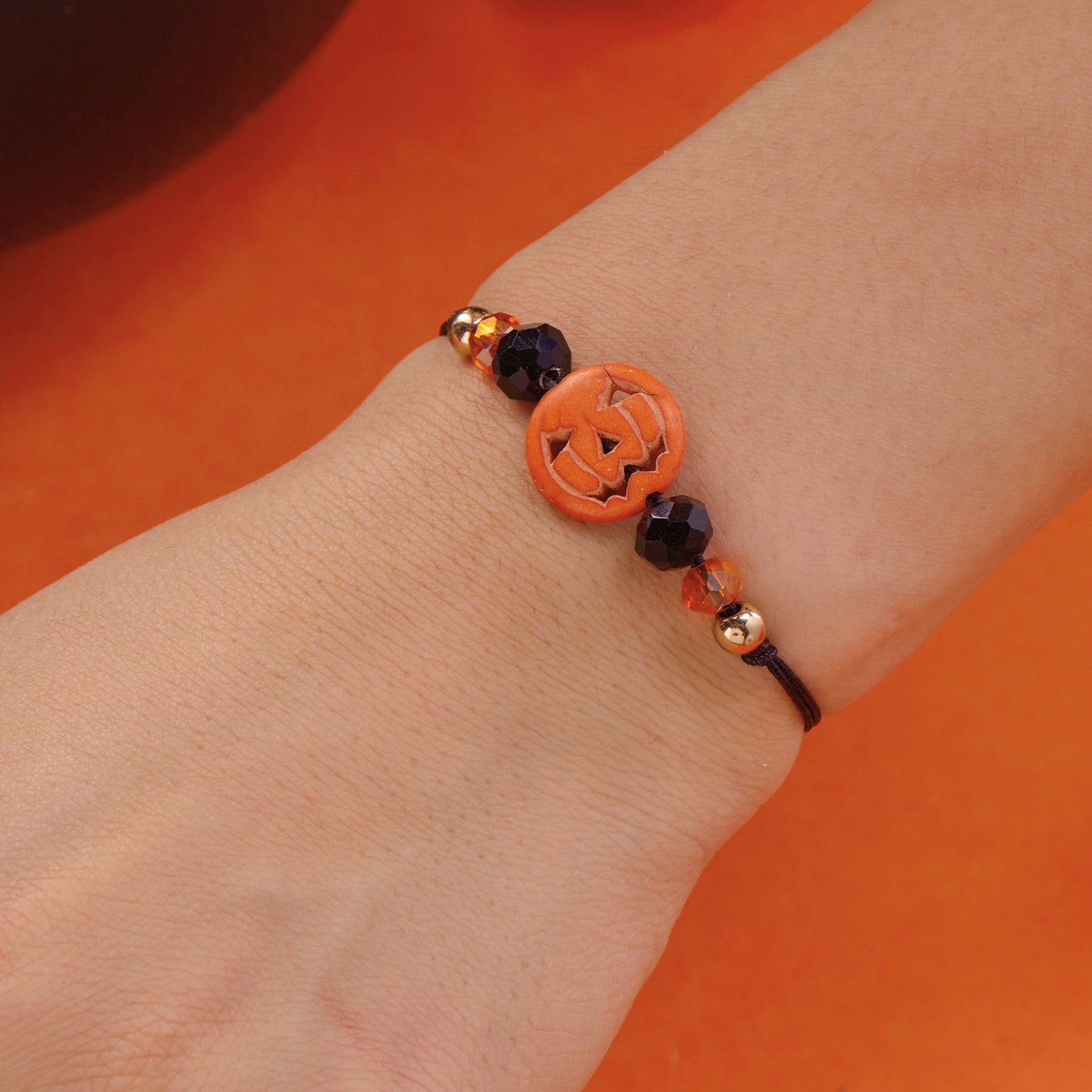 Pulsera de resina con calavera de calabaza de Halloween dulce y atrevida con motivos florales para mujeres y hombres