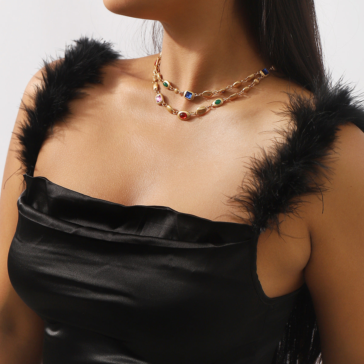 Collar de Doble Capa Geométrico de Inspiración Vintage para Mujer con Base de Aleación e Incrustaciones de Pedrería, Acabado Galvanizado, Cadena Delicada con Medallón