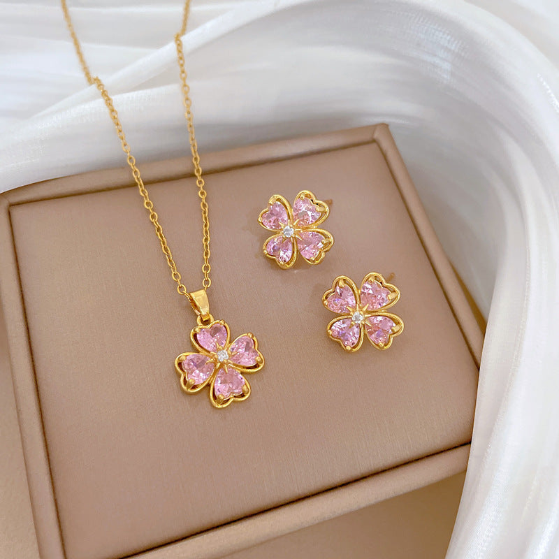 Set collana e orecchini geometrici da donna con cuore e quadrifoglio in acciaio inossidabile placcato lusso