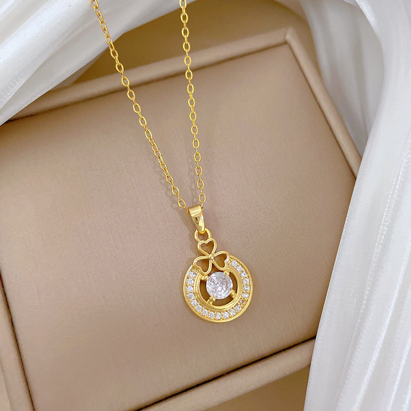 Collar minimalista de acero de titanio en forma de trébol con incrustaciones de diamantes de imitación para mujer y hombre, cadena delicada para clavícula