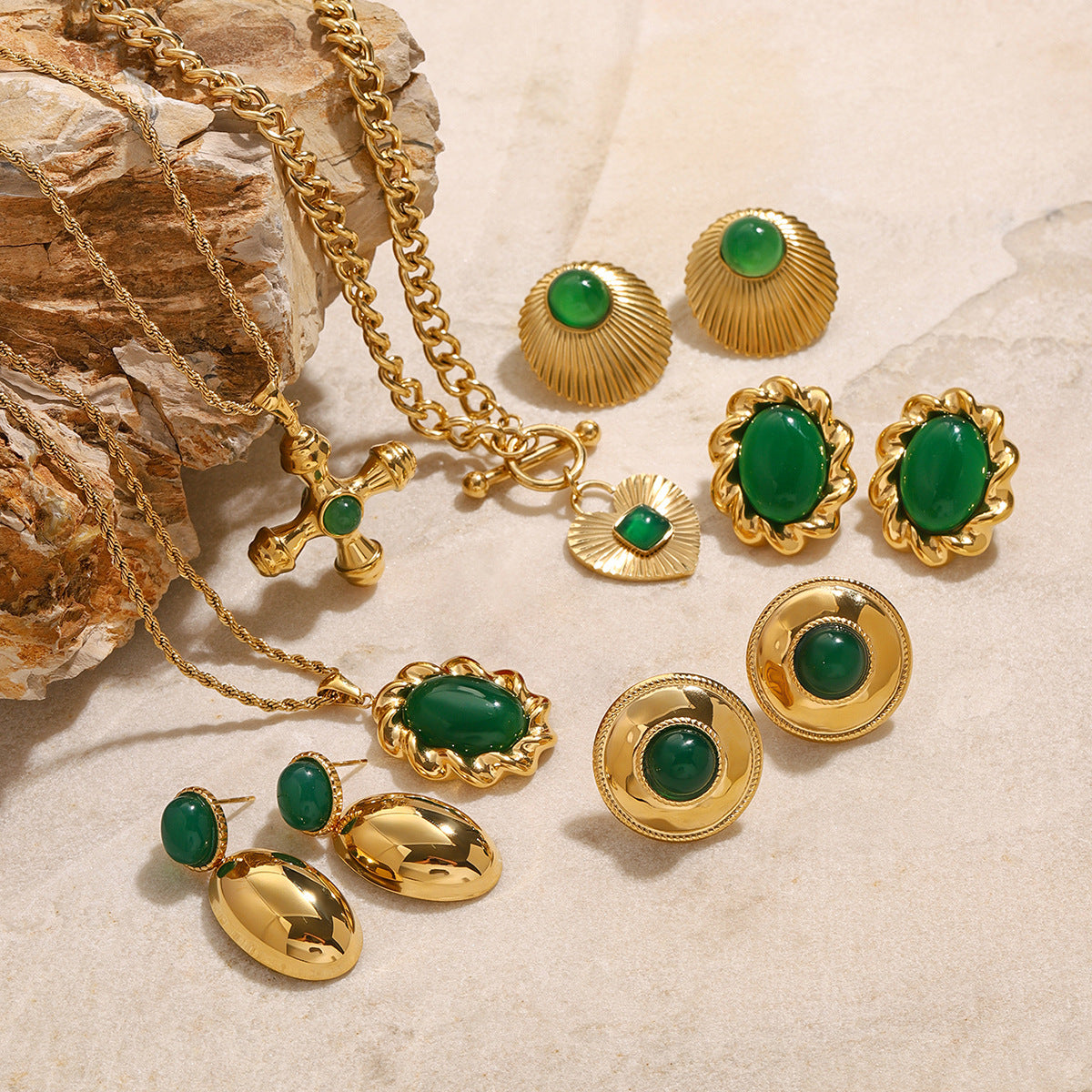 Collana con ciondolo geometrico in acciaio inossidabile, con ciondolo in acciaio al titanio e finitura galvanizzata da donna