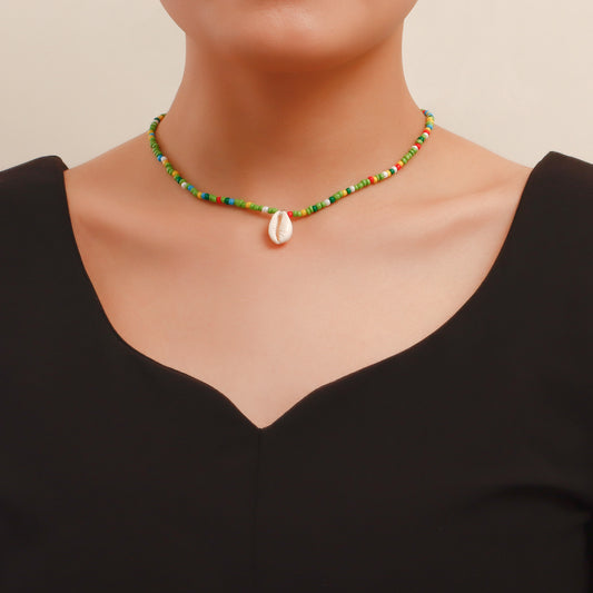 Collana Bohemien con Ciondolo a Conchiglia Verde, Perline e Ciondolo Geometrico in Lega, Placcata e con Catenina Corta per Clavicole da Donna