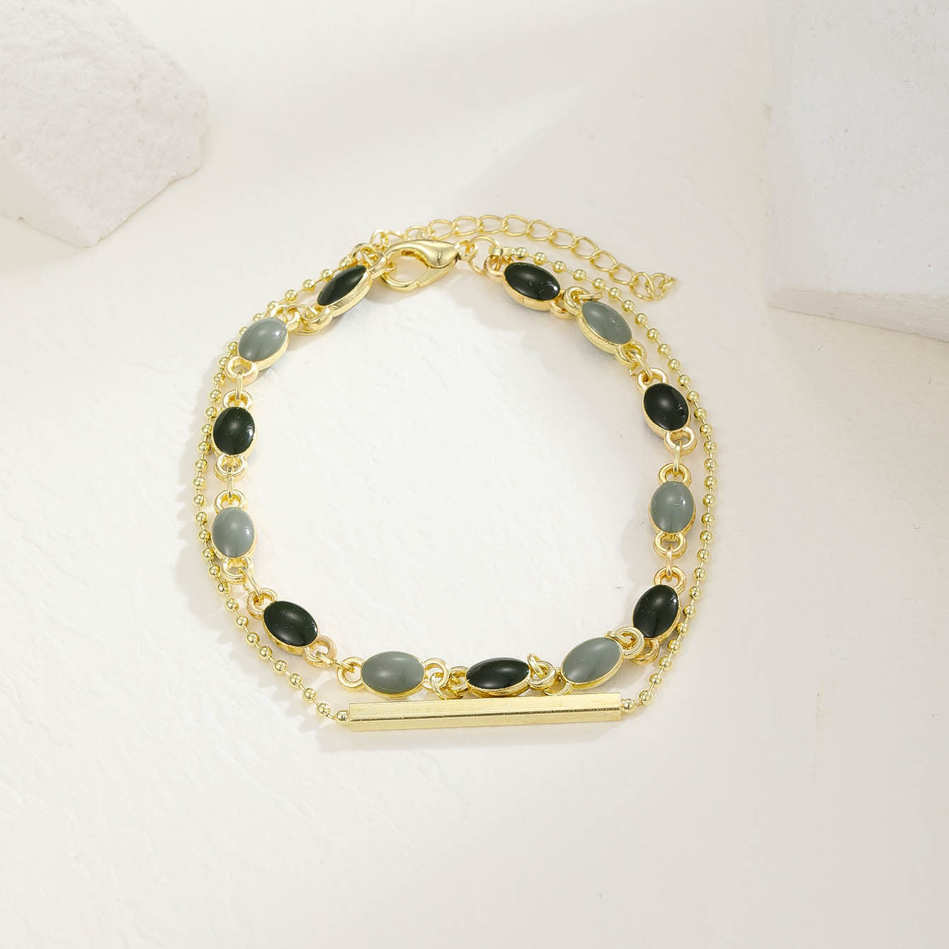 Pulsera de cobre minimalista francesa retro de dos tonos para mujer con diseño en forma de U, acabado galvanizado y detalles de perlas