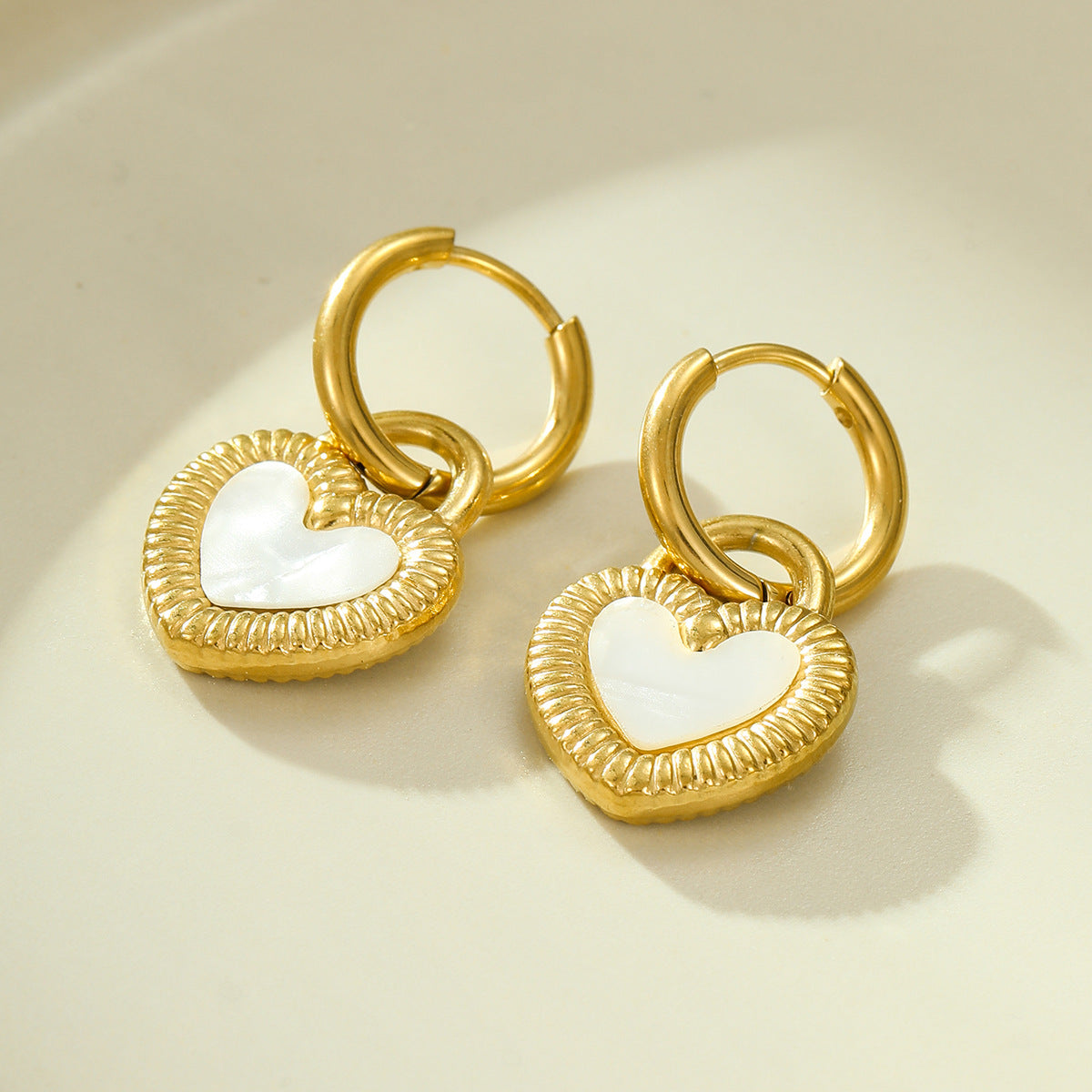 Collar y pendientes de acero inoxidable con colgante de nácar en forma de corazón de doble cara estilo vintage para mujer