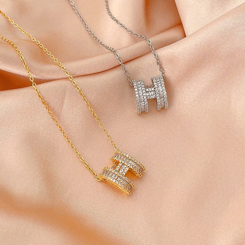 Luxury Minimalist Geometric Letter H Pendant Necklace for Women in Titanium Steel with Gold Plating, Wavy Chain Style