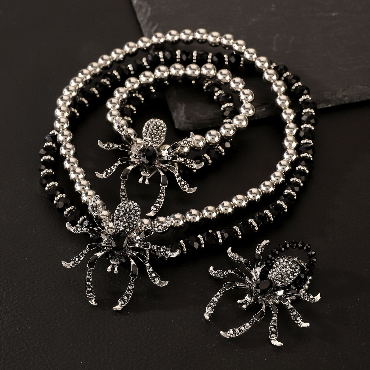 Pendientes llamativos góticos con araña en aleación con acabado galvanizado para estilo punk de Halloween