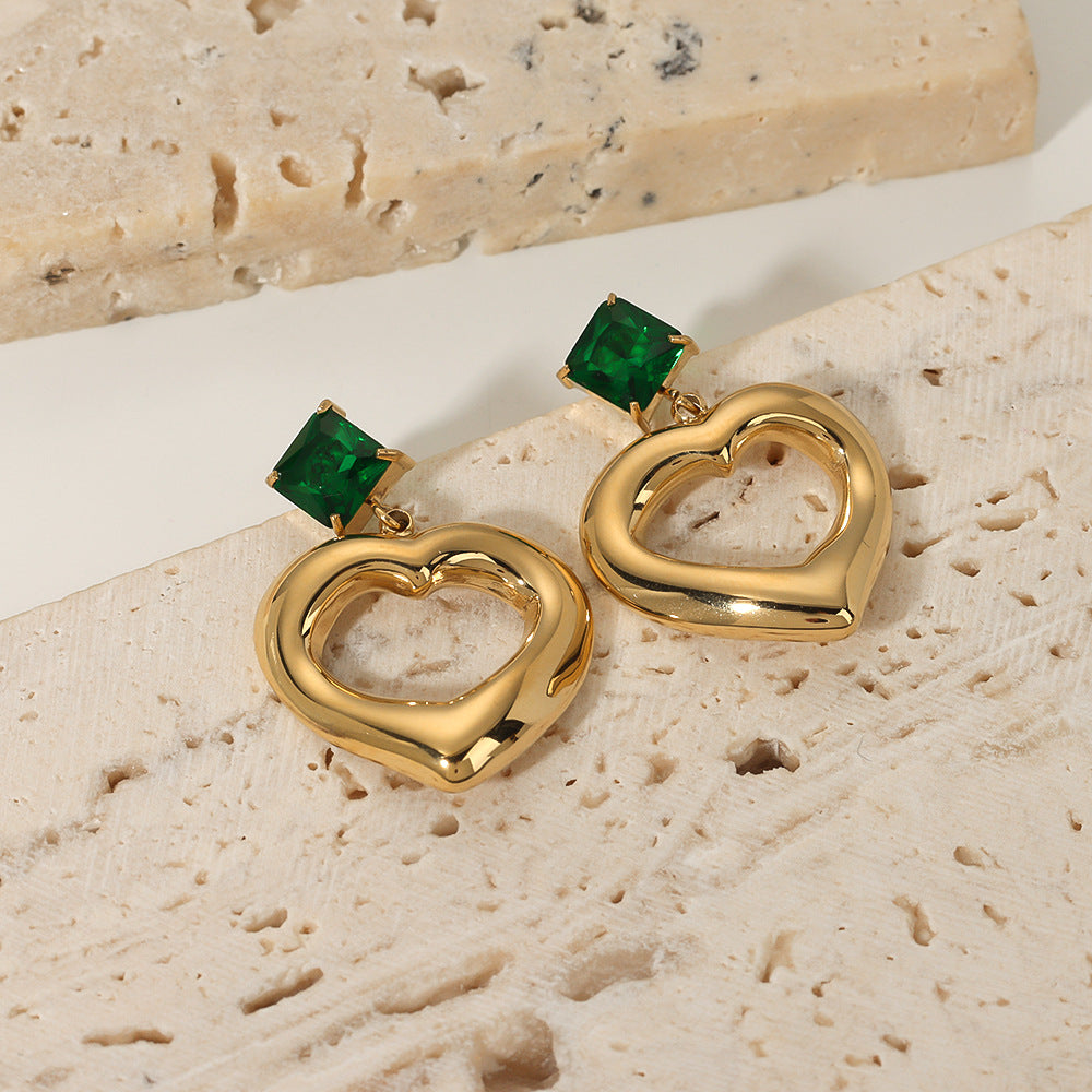 Orecchini a perno minimalistici a forma di cuore in zircone e acciaio al titanio placcati oro da donna