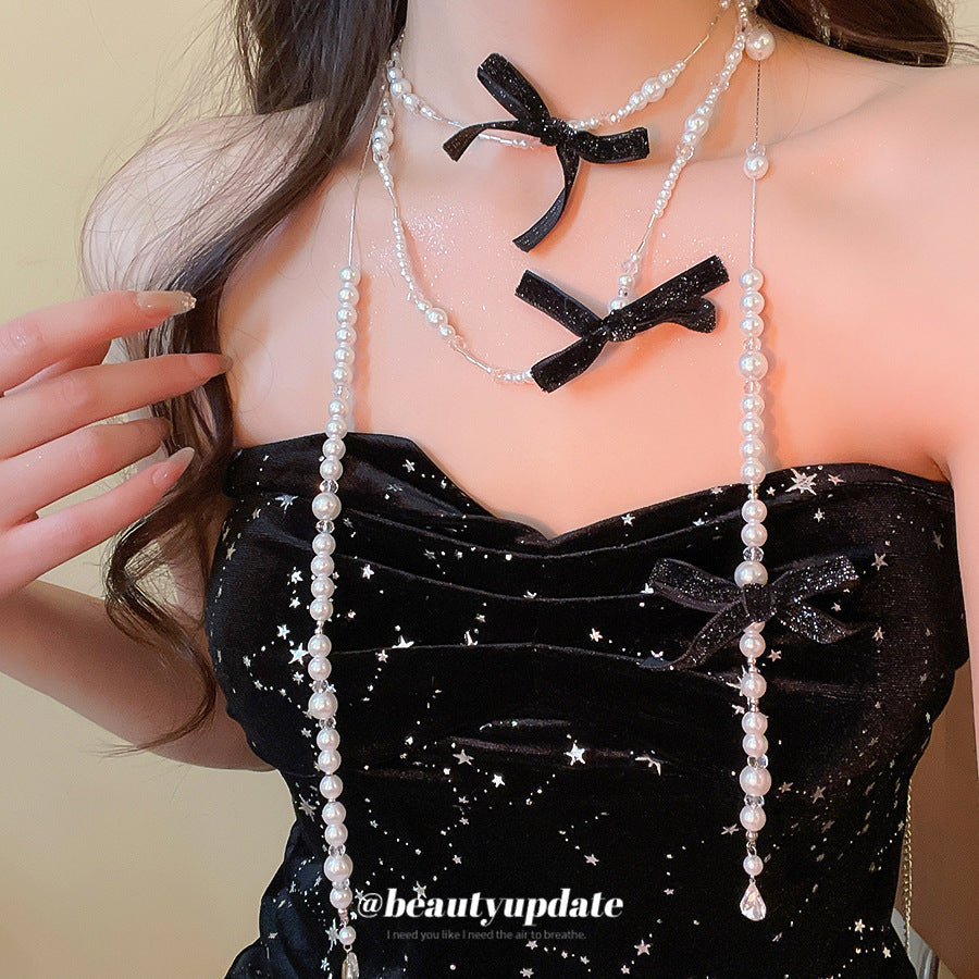 Elegante Collana Pendente con Fiocco di Strass in Stile Francese con Dettagli in Perle Sintetiche, Delicata Catenina per Maglione da Donna, Chic Minimalista per l'Uso Quotidiano