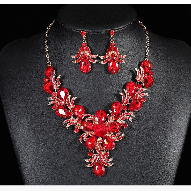 Juego de collar y pendientes de aleación floral vintage para mujer con acabado chapado y colgante en forma de corazón