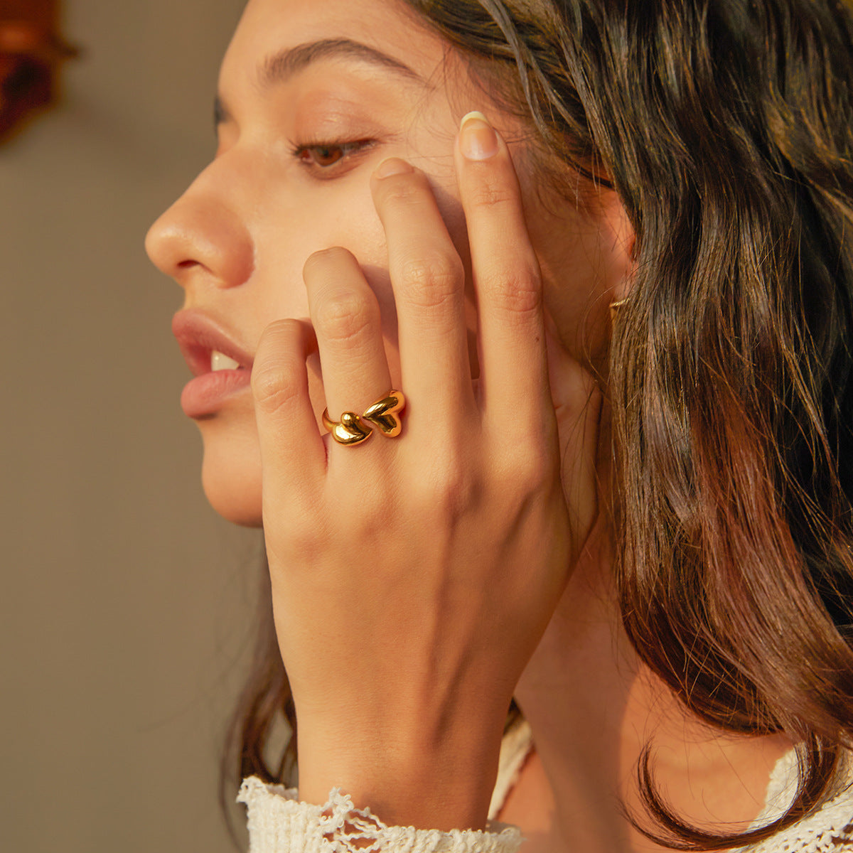 Anello da donna regolabile aperto a cuore asimmetrico in acciaio inossidabile placcato oro 18K alla moda