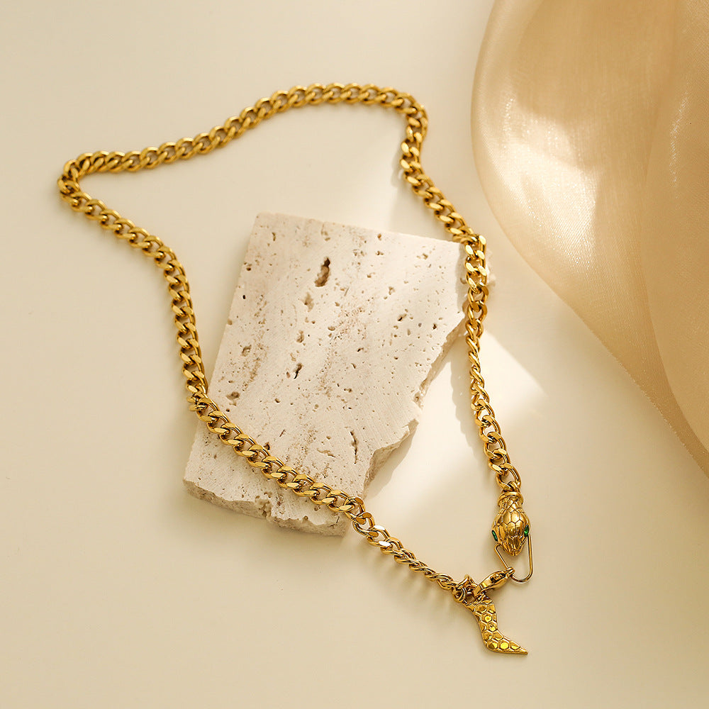 Collar Minimalista de Acero de Titanio con Forma de Serpiente y Baño de Oro de 18K para Mujer