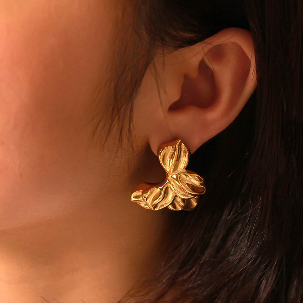 Vintage-Style Geometric Floral Stud Earrings for Women Made of Stainless Steel with 18K Gold Plating and Textured Petal Design