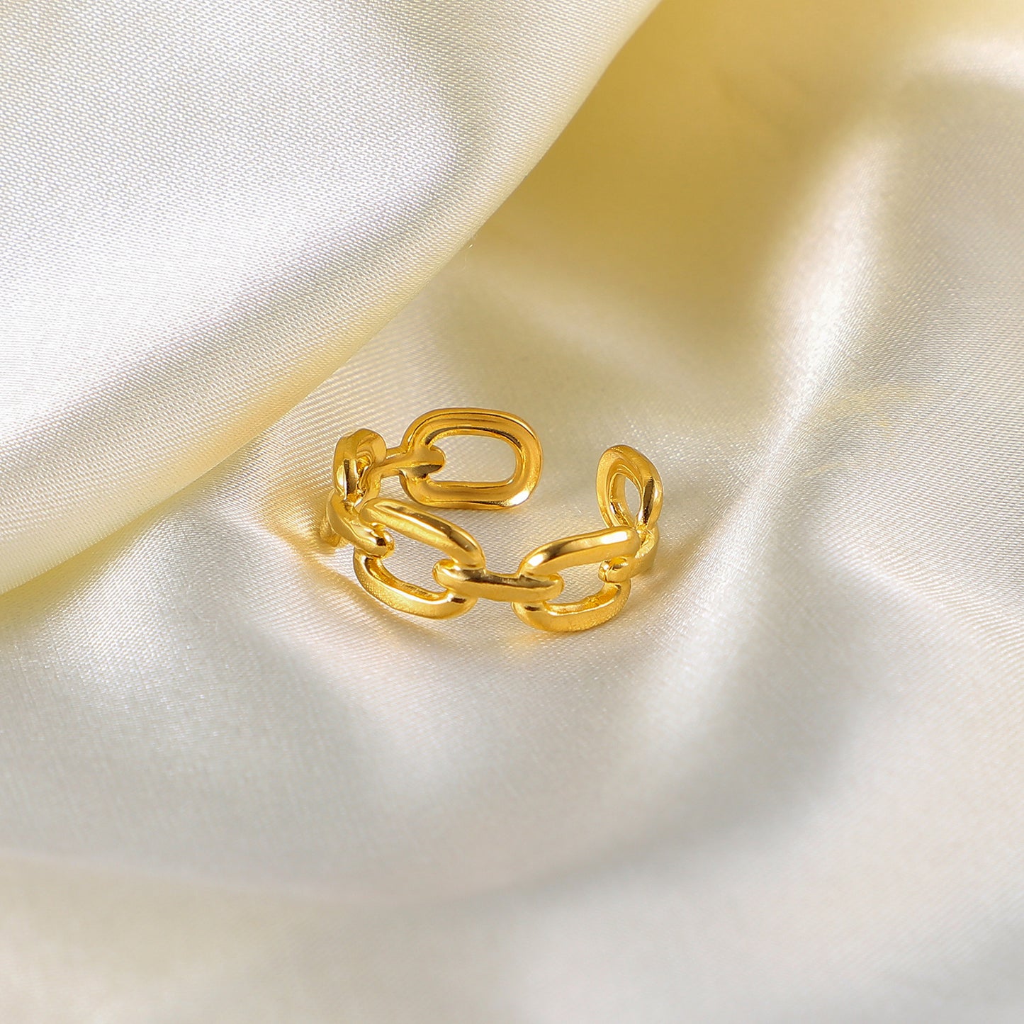 Anillo Minimalista Cuadrado Eslabón de Acero Titanio para Mujer con Baño de Oro de 18K