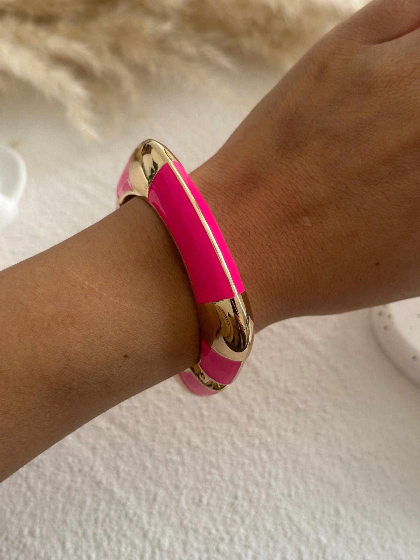 Pulsera redonda geométrica de aleación chapada en esmalte rosa, de lujo para negocios