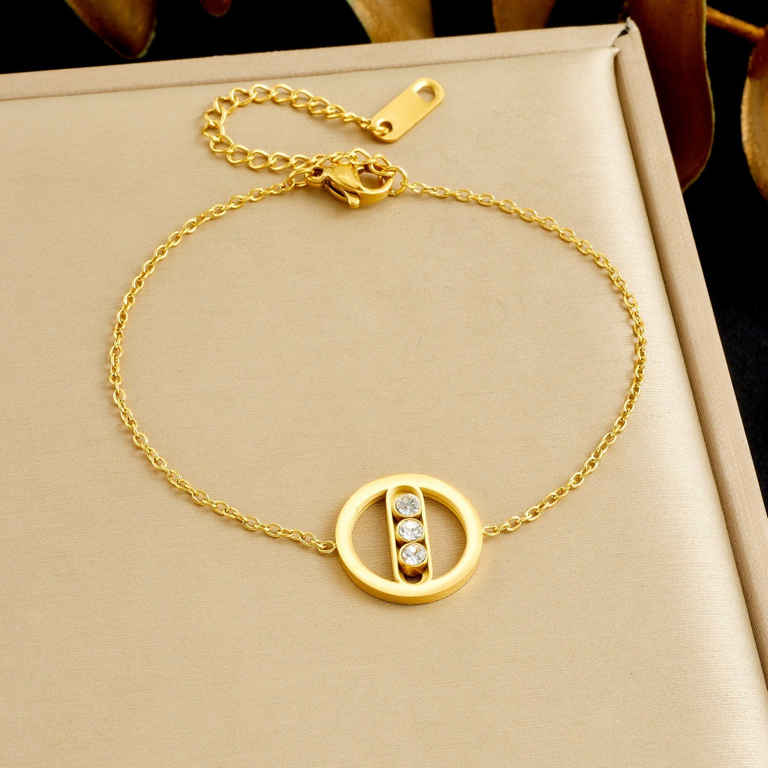 Minimalist Elegant Gold Plated Round Geometric Rhinestone Stainless Steel Bracelet