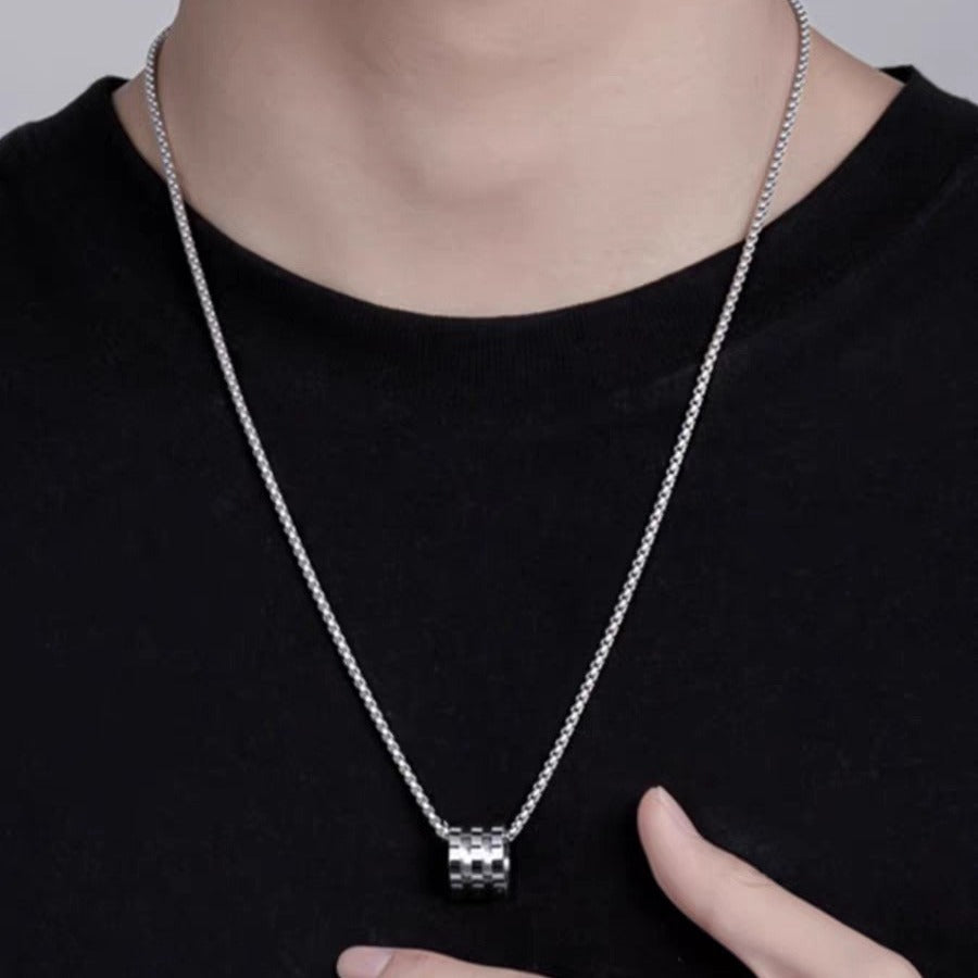 Collar minimalista de acero de titanio en forma de U para hombres y mujeres con cadena de serpiente de acabado pulido