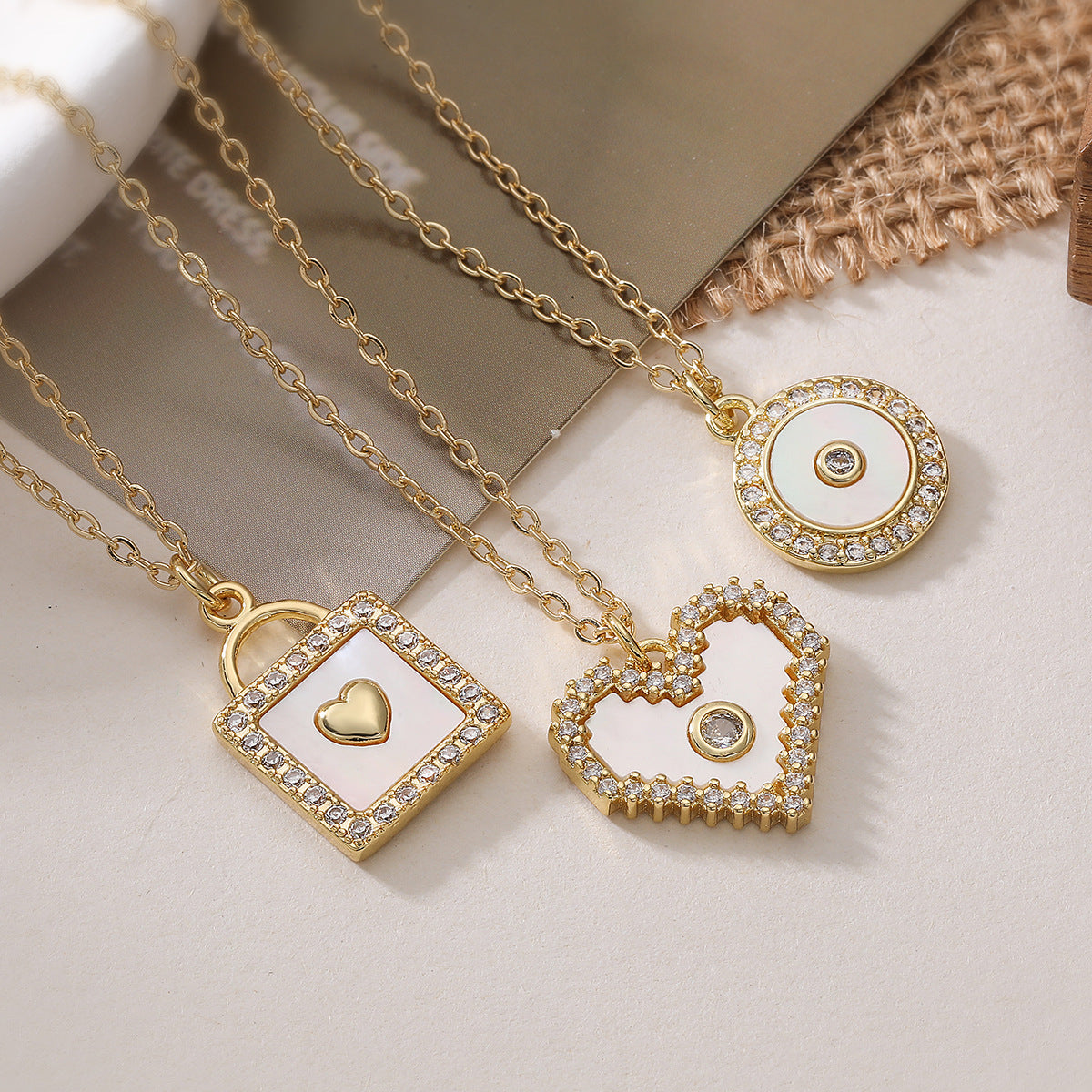 Minimalist Luxury 18K Gold Plated Brass Geometric Heart Cubic Zirconia Pendant Necklace for Women
