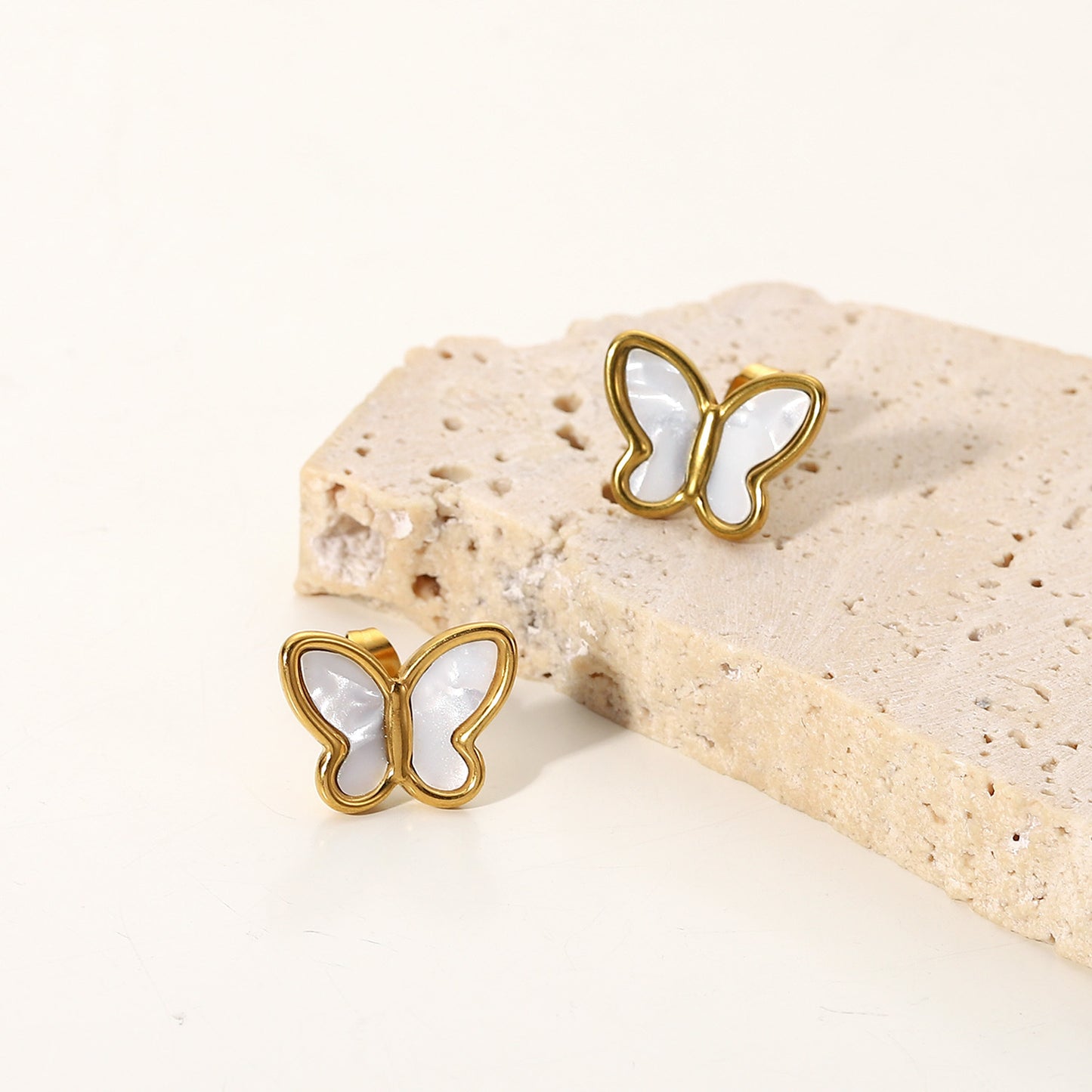 Elegant French Style 18K Gold Plated Stainless Steel Butterfly Stud Earrings for Women with Natural White Shell